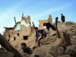 yemen - niños ruinas